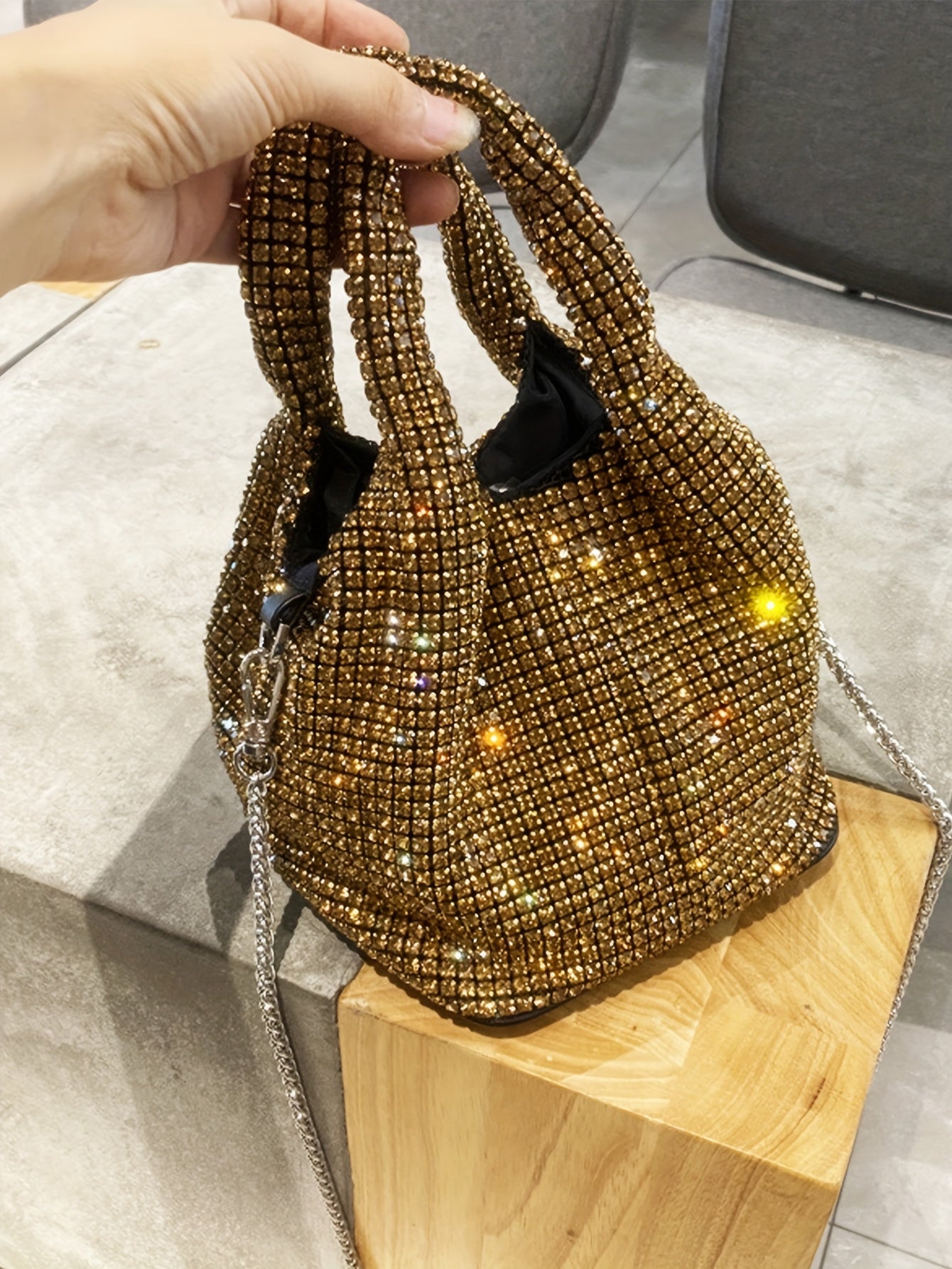 Luxurious Mini Rhinestone Bucket Handbag - Bling-Bling Evening Purse with Chain Strap, Fashionable, Spacious Interior, Perfect for Carnival, Mardi Gras, Music Festival, Party, Prom, and Night Out - Trendy, Glamorous, and Dura