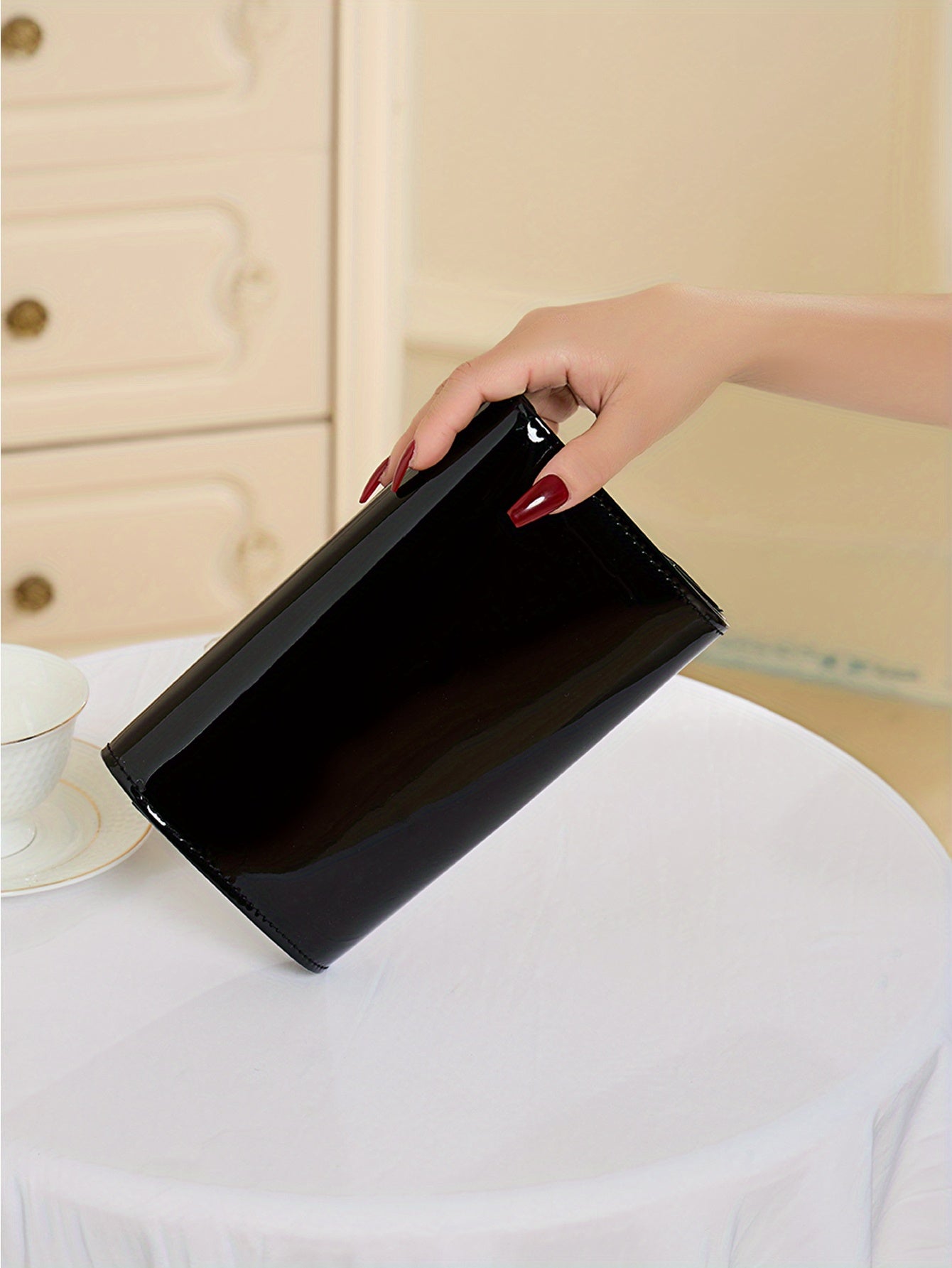 Shiny Chic Metal Chain Envelope Clutch - Durable Textured PU Leather Purse for Elegant Evening Events - Perfect for Carnival, Mardi Gras, Weddings, and Music Festivals - A Fashion-Forward, Versatile Accessory