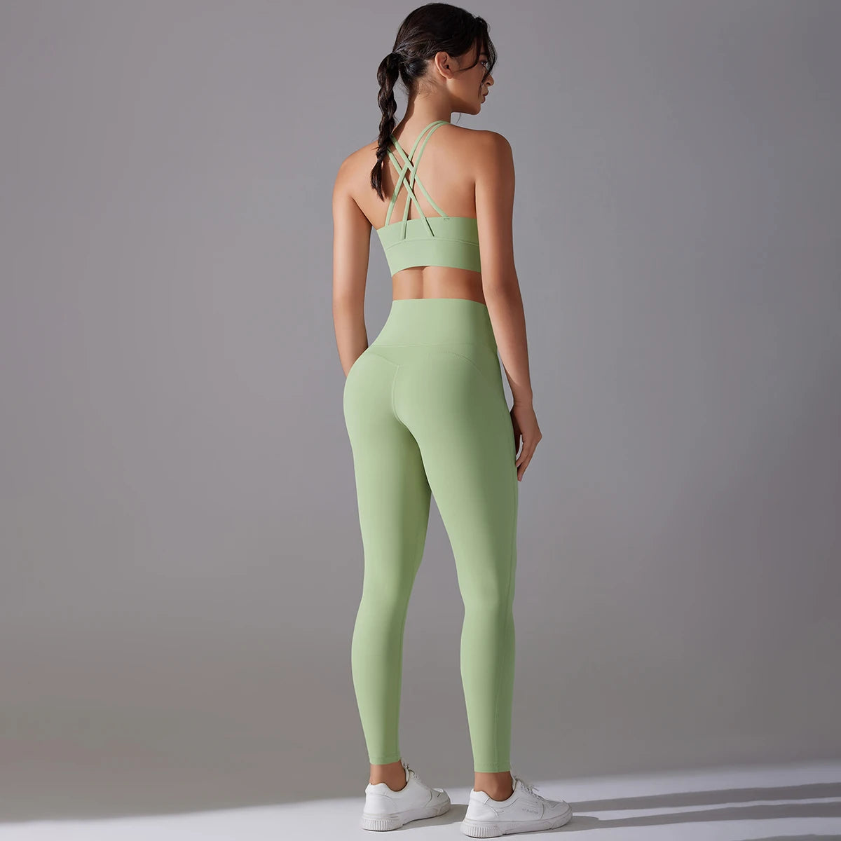 Women's Seamless Yoga Set for Fitness Sports Gym Workout Clothing with Solid Pattern Front Logo-Top and Sportswear Suit