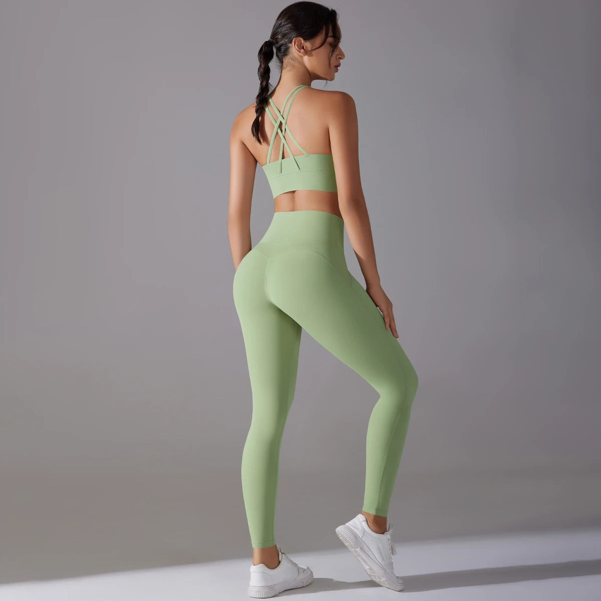 Women's Seamless Yoga Set for Fitness Sports Gym Workout Clothing with Solid Pattern Front Logo-Top and Sportswear Suit