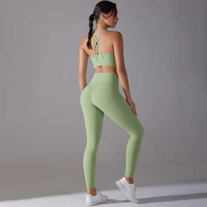 Women's Seamless Yoga Set for Fitness Sports Gym Workout Clothing with Solid Pattern Front Logo-Top and Sportswear Suit