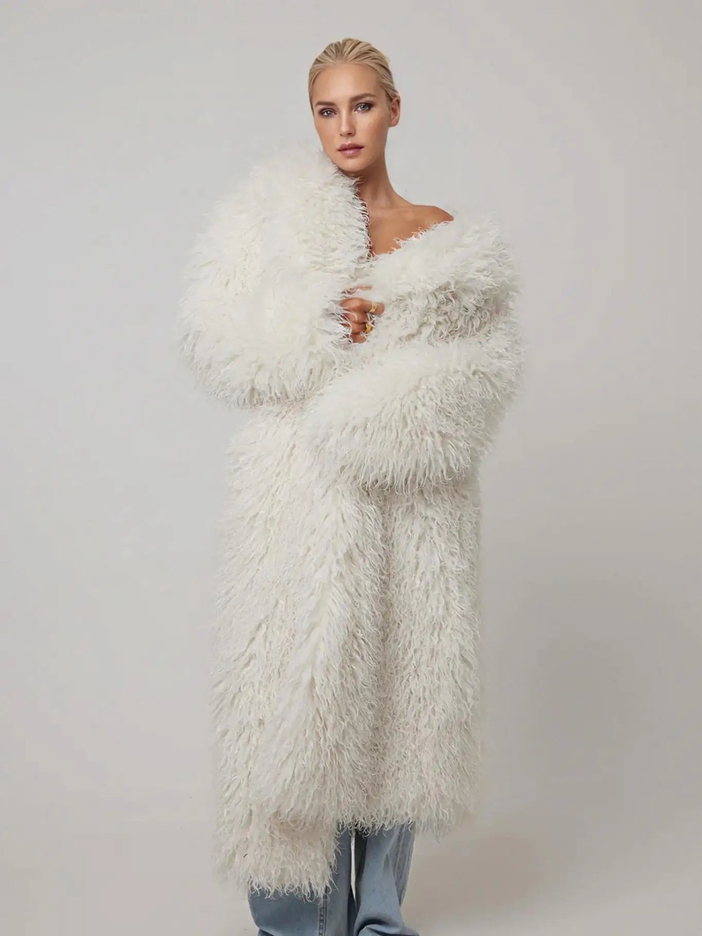Women'S Elegant Long Faux Fur Coat -  Casual & Comfortable with Pockets, Perfect for Fall/Winter Outdoor Wear, Stylish Long Coat
