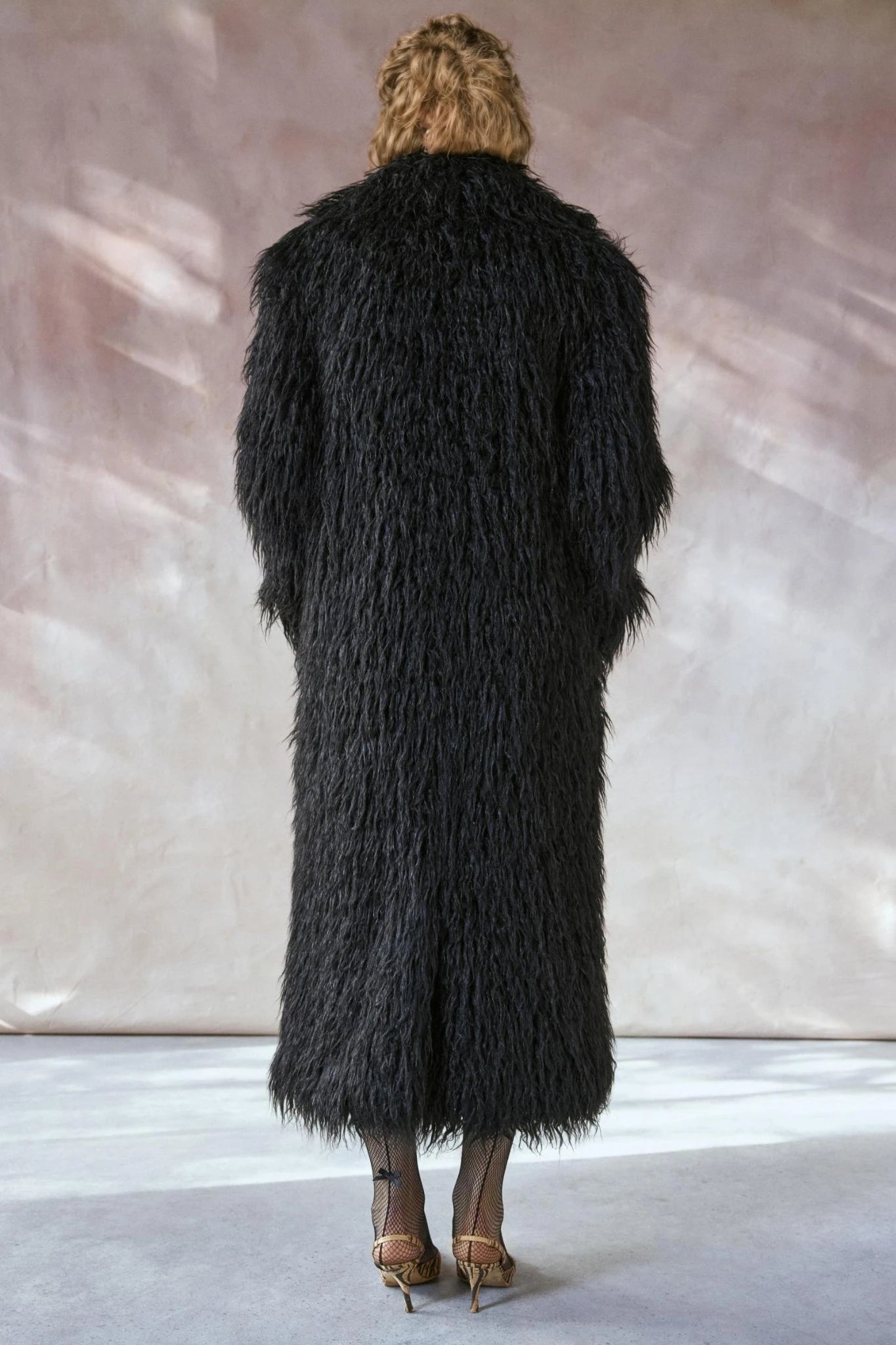 Women'S Elegant Long Faux Fur Coat -  Casual & Comfortable with Pockets, Perfect for Fall/Winter Outdoor Wear, Stylish Long Coat