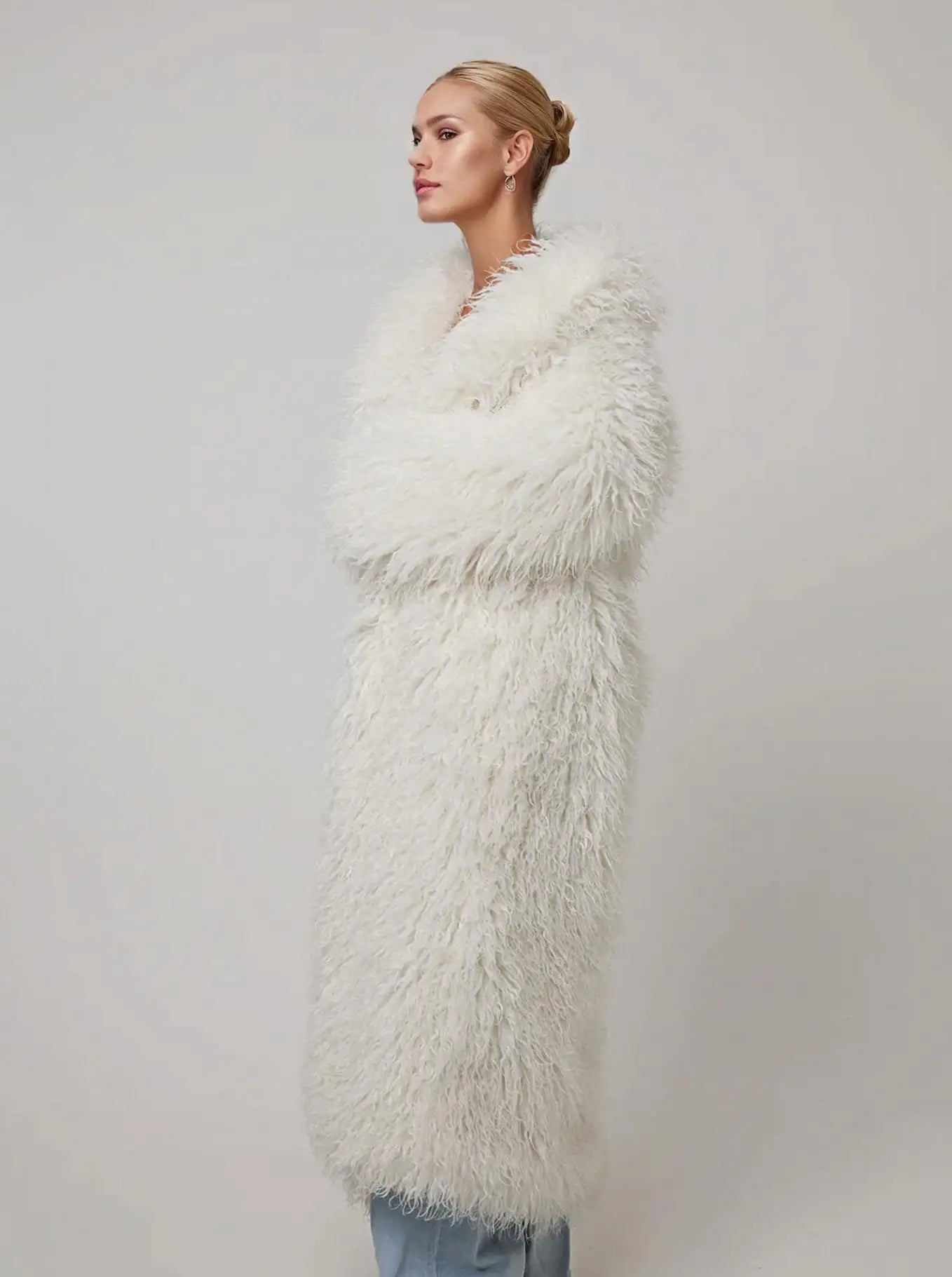 Women'S Elegant Long Faux Fur Coat -  Casual & Comfortable with Pockets, Perfect for Fall/Winter Outdoor Wear, Stylish Long Coat