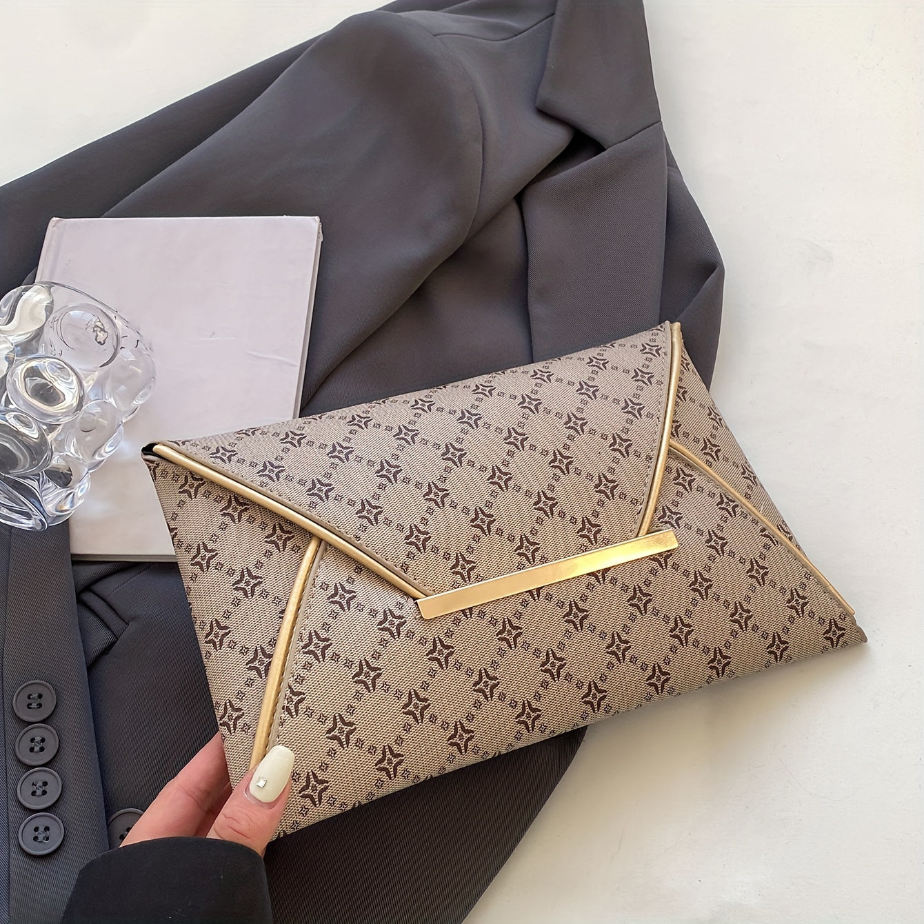 Timeless Vintage Envelop Clutch Wallet - Retro Pattern Coin Purse with Secure Closure - Stylish Square Womens Bag for Daily Glamour and Evening Events