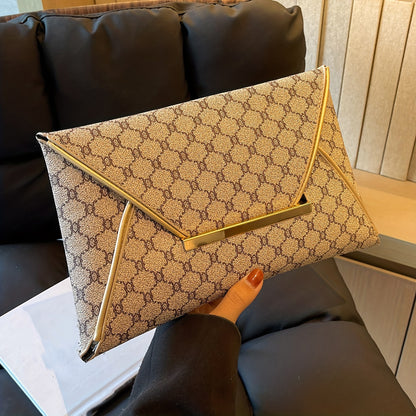 Timeless Vintage Envelop Clutch Wallet - Retro Pattern Coin Purse with Secure Closure - Stylish Square Womens Bag for Daily Glamour and Evening Events