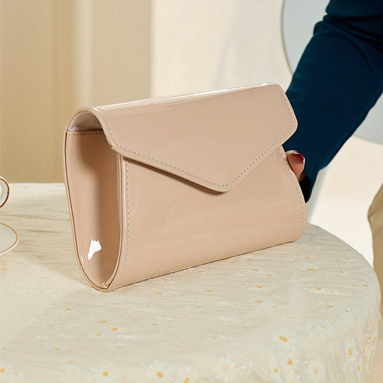 Shiny Chic Metal Chain Envelope Clutch - Durable Textured PU Leather Purse for Elegant Evening Events - Perfect for Carnival, Mardi Gras, Weddings, and Music Festivals - A Fashion-Forward, Versatile Accessory